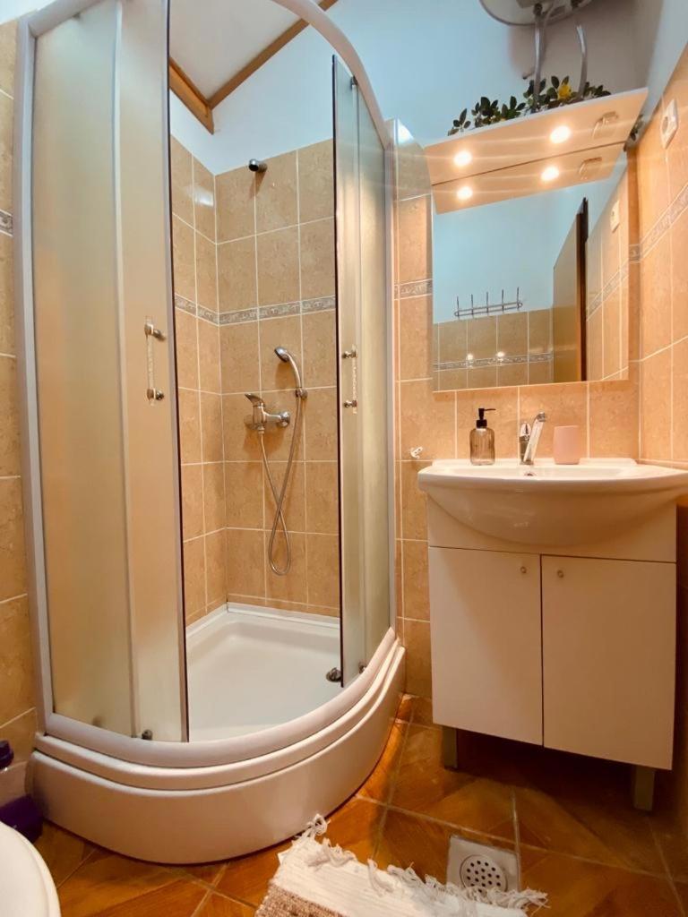 Apartman Milisa Примоштен Екстер'єр фото